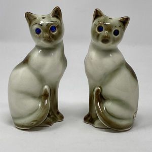 Vintage Siamese Cats Salt and Pepper Blue Eyes 😺